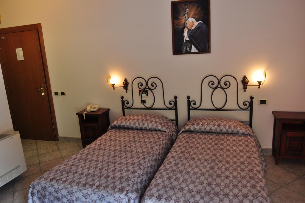 Leo Hotel Leonessa Luaran gambar